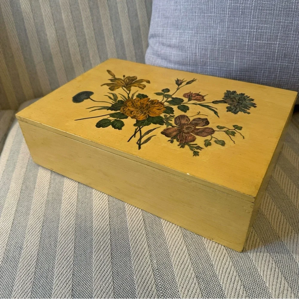 Floral Design Decoupage Box